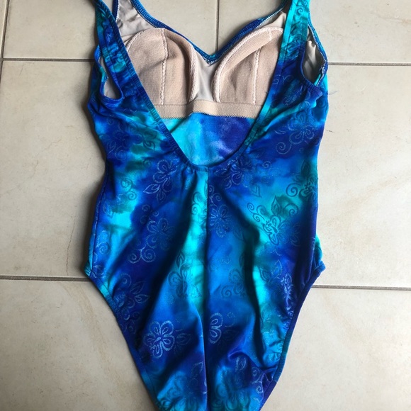One piece bathing suit. Very good condition. Size 10 - Picture 2 of 3